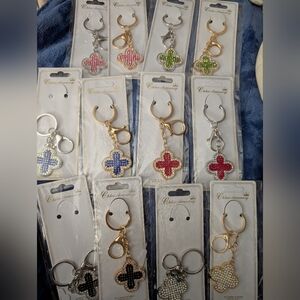 🦋 1 Elegant Clover Keychain Pick 1